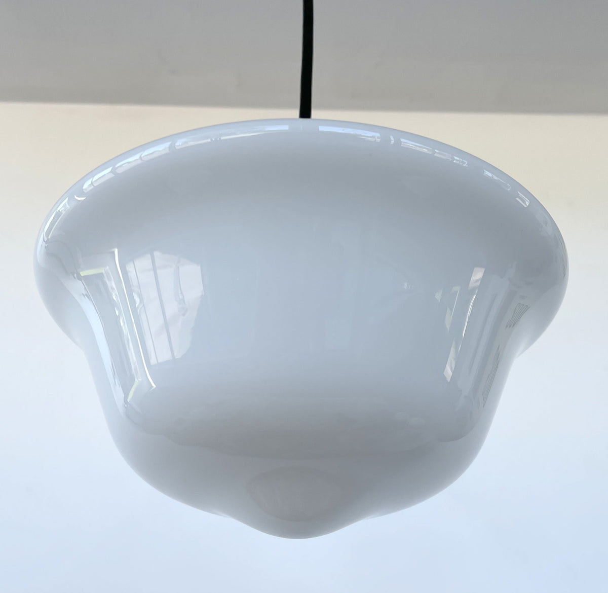  STYLISH MODERN SCHOOLHOUSE 1930s Globe Pendant Light