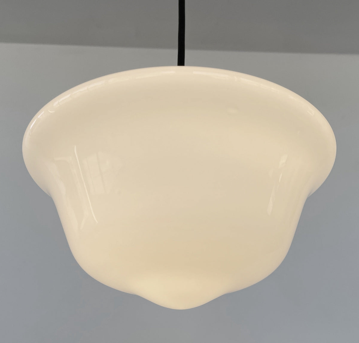  STYLISH MODERN SCHOOLHOUSE 1930s Globe Pendant Light