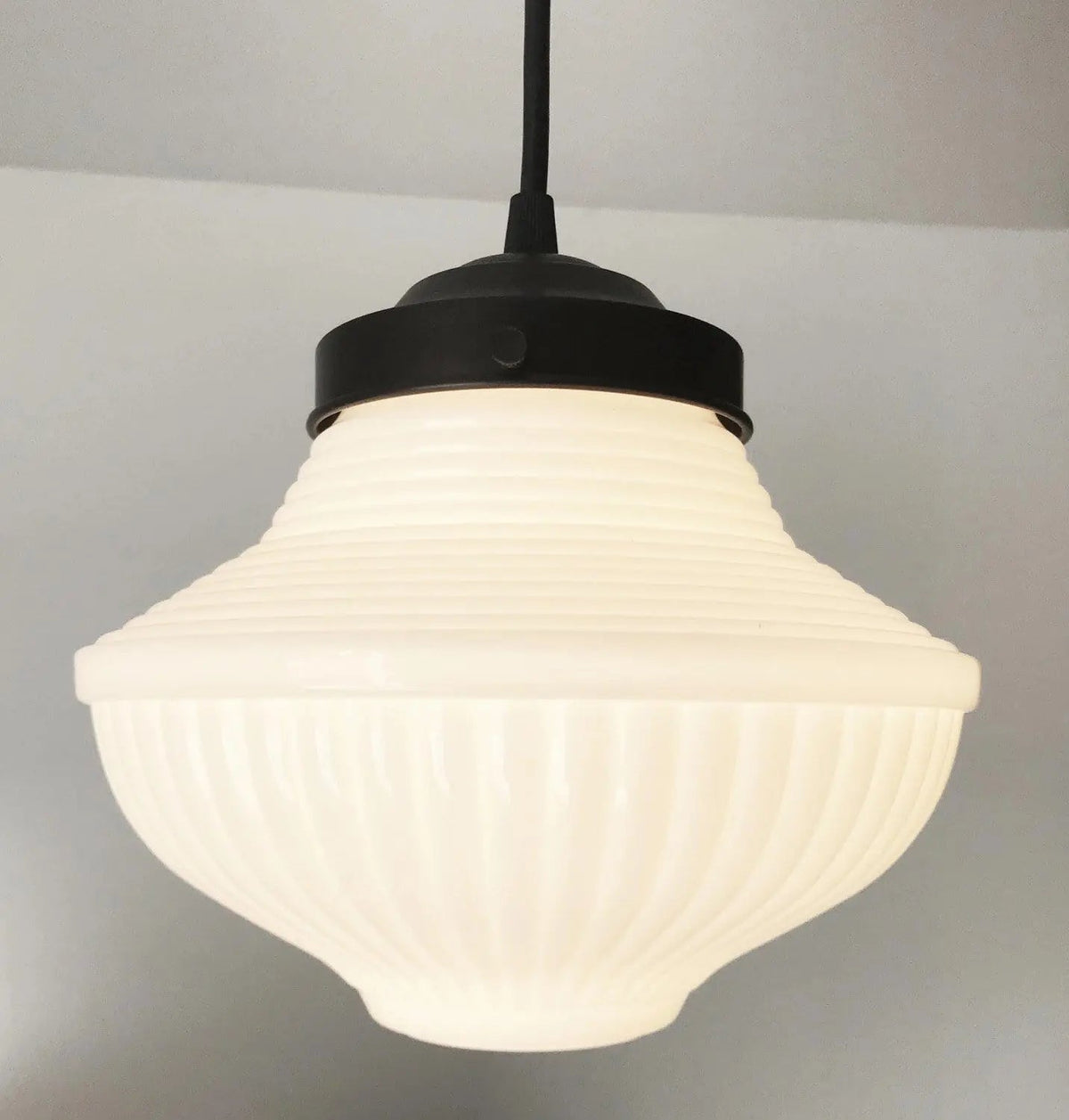  Traditional Schoolhouse Pendant Light