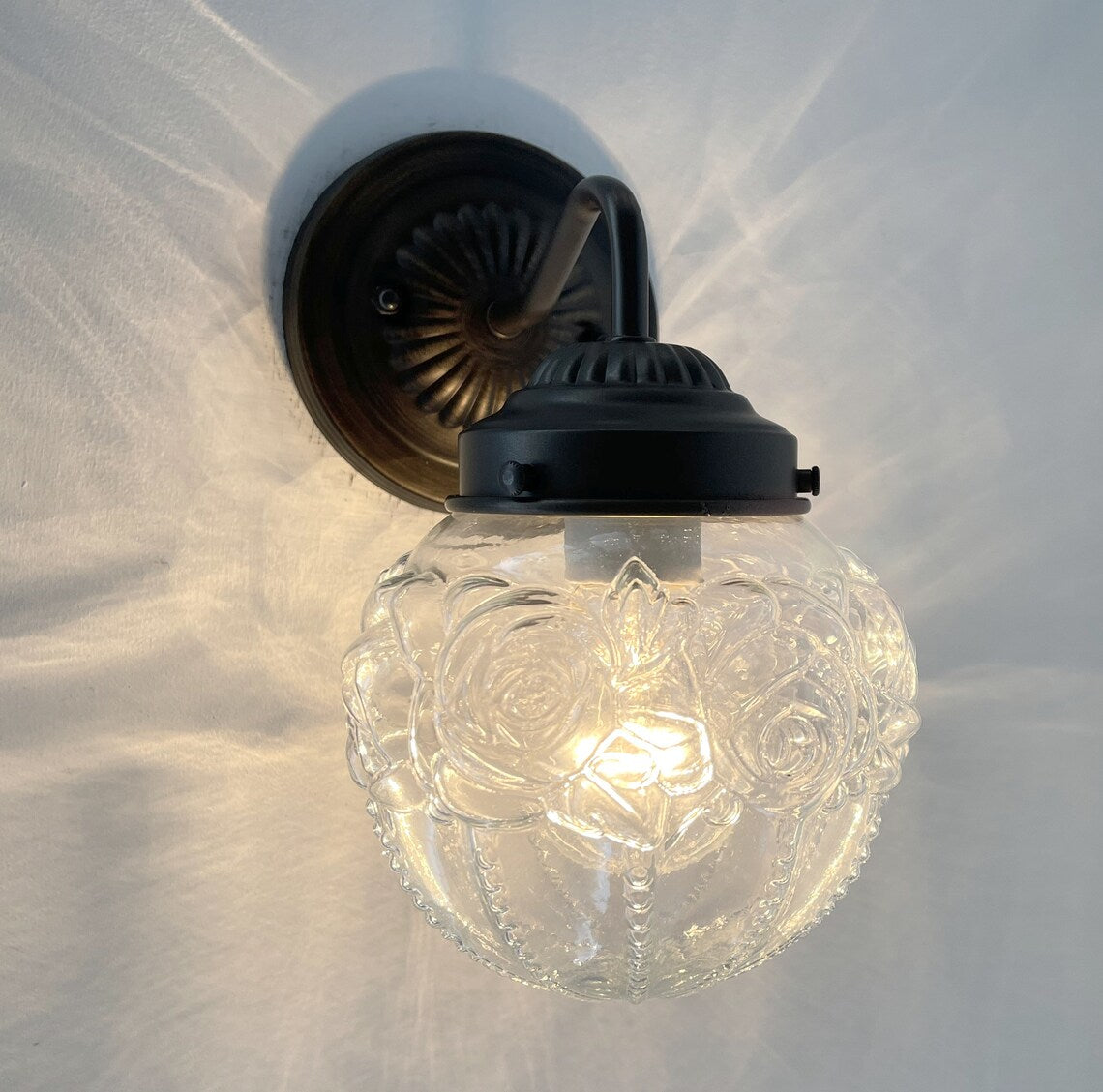  Victorian Embossed Globe Wall Light